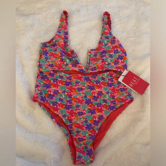 HEAT SWIMWEAR V Neck One Piece St Barts Floral Pattern NWT Women's size XL - Picture 4 of 6
